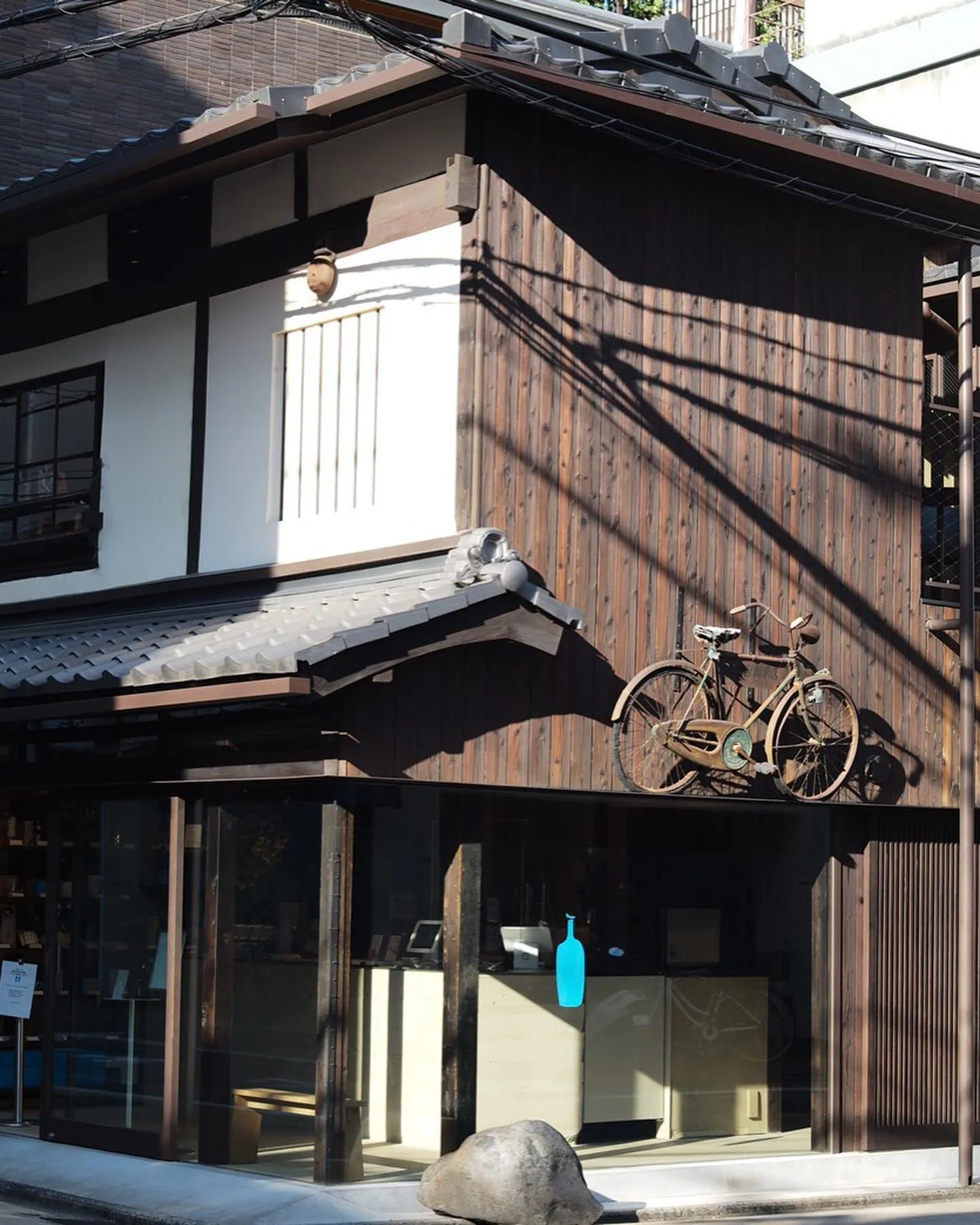 辻森商会100bikeskyoto  京都らしい建物です。